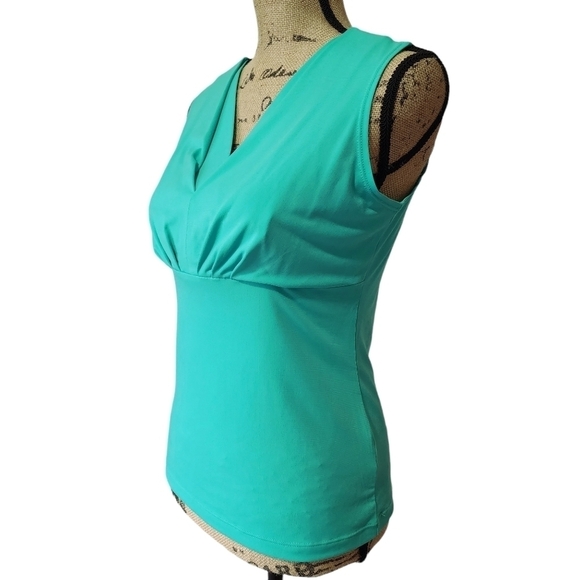3/$15 East 5th Petite Sleevless Tailored Blouse - Small - Picture 2 of 7
